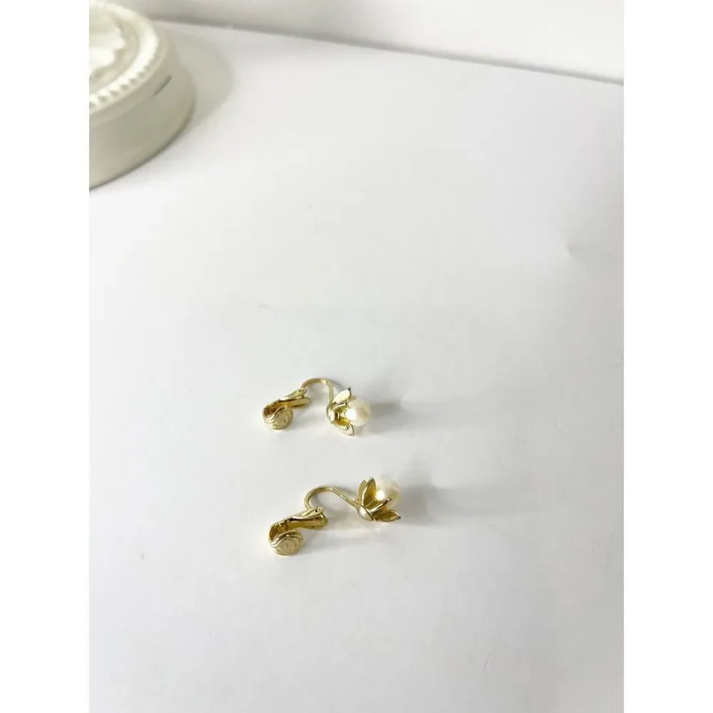 Vintage Avon Clip On Earrings gold tone pearl starburst flower 80s glam retro‎